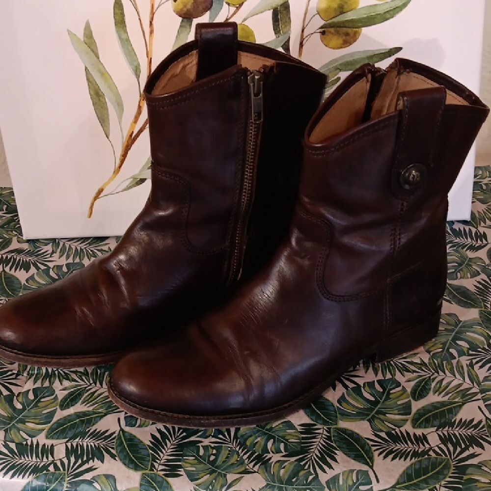 FRYE Melissa Button Front Boots. Country. Coastal Cowgirl. Equestrian